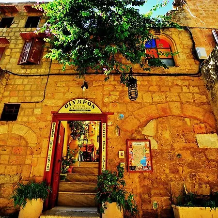 Olympos בית הארחה 2*